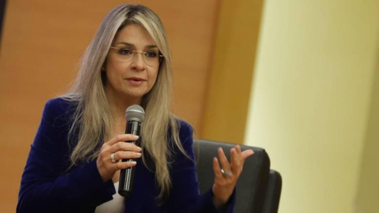 vicky davila es amenzada de muerte; pide ayuda a petro